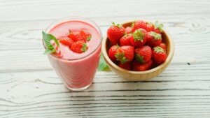 strawberry smoothie - Delishifoods